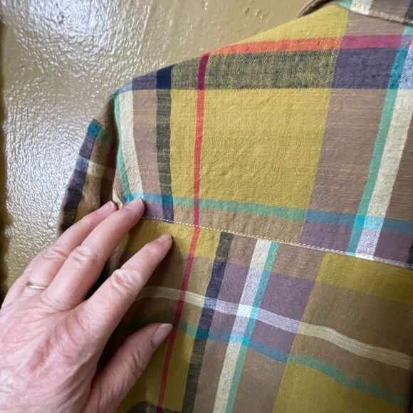 Sweet Generis size 1X roll tab sleeves button down top. - Picture 3 of 6